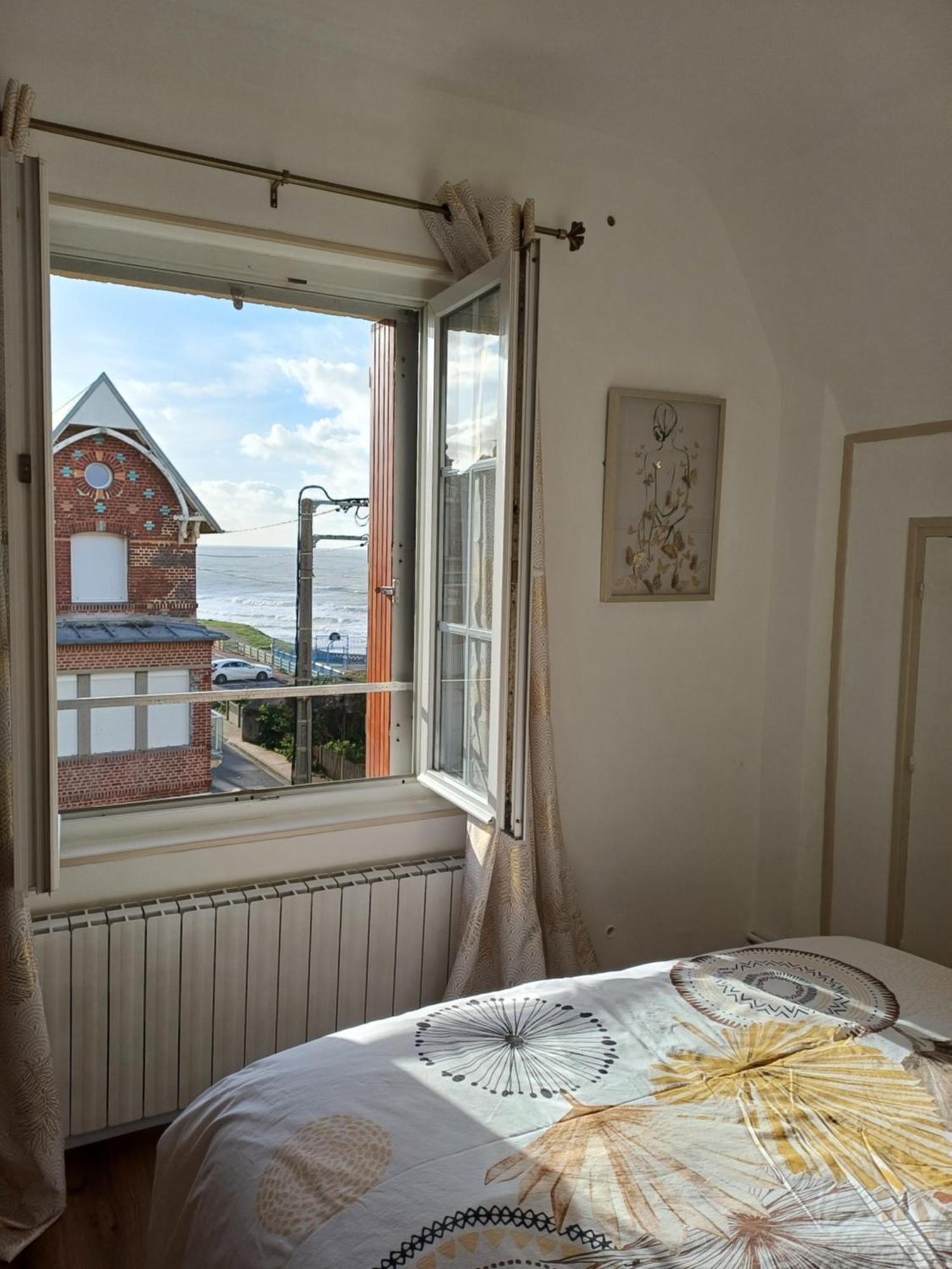 Au Gre Des Marees 2 Appartement Face A La Mer 2Eme Etage Ault Zewnętrze zdjęcie